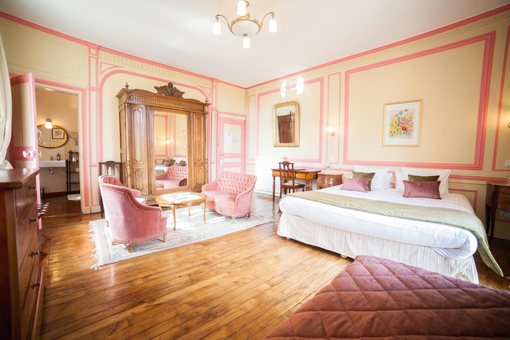 Chateau Du Colombier Hotel
