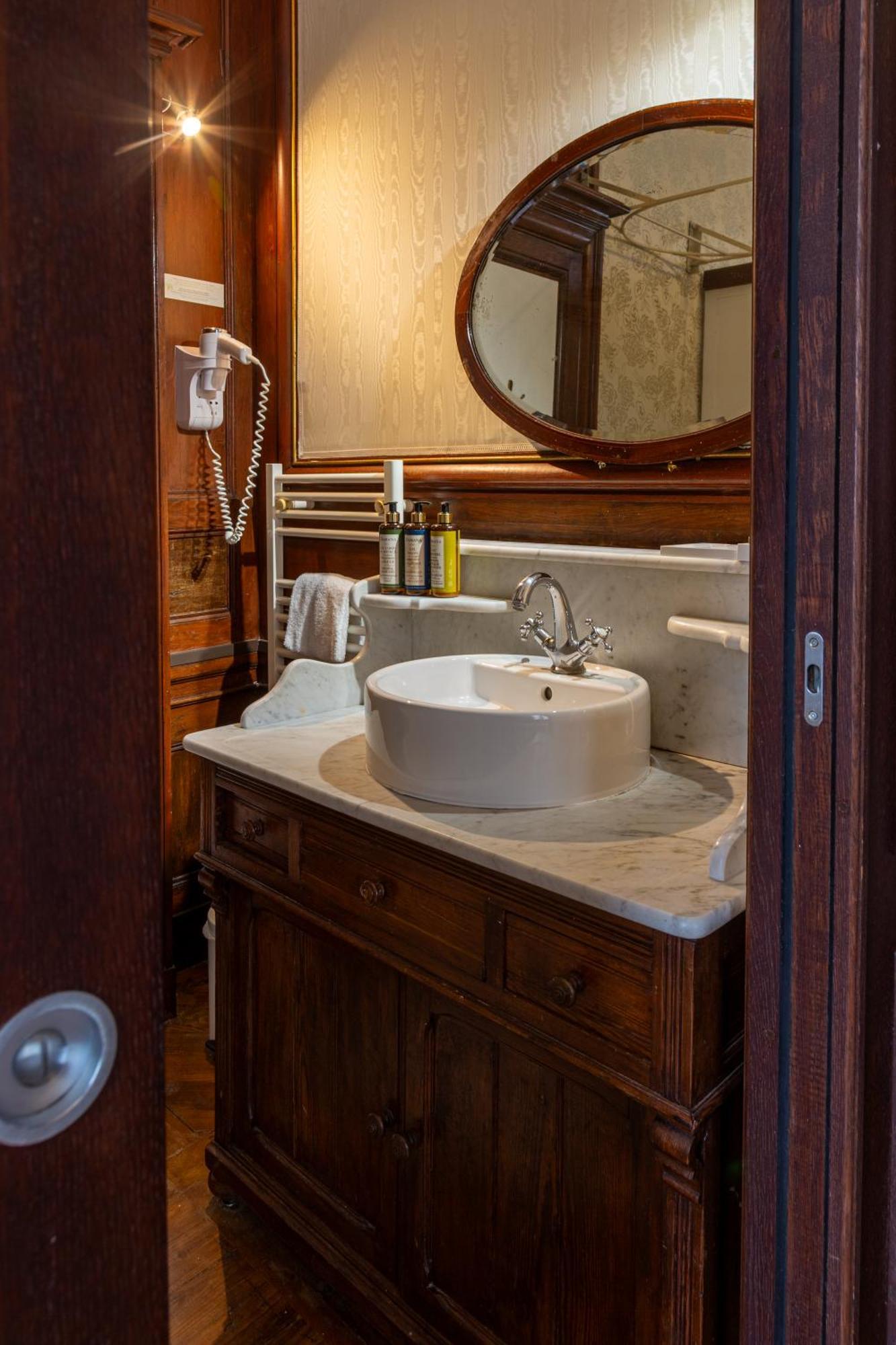 Chateau Du Colombier 4*